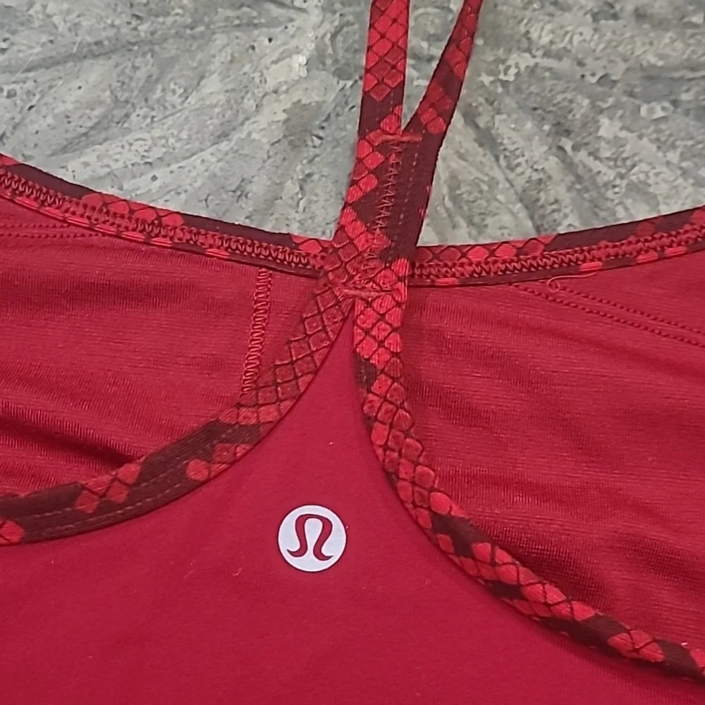 Lululemon womens Power Y Tank Luon like new size 10 snakeskin magneta color